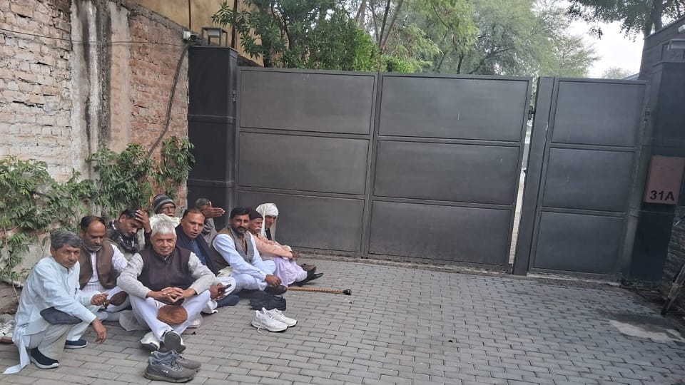 UP: Farmers of Baghpat reached Delhi to meet Jayant Singh, doors of their huts did not open