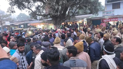 Couple missing in jaunpur irrigation family members suspected murder Road blockade police station