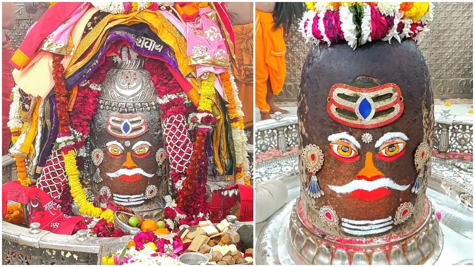 Baba Mahakal decorated with Tripund in Bhasma Aarti, see today's divine pictures