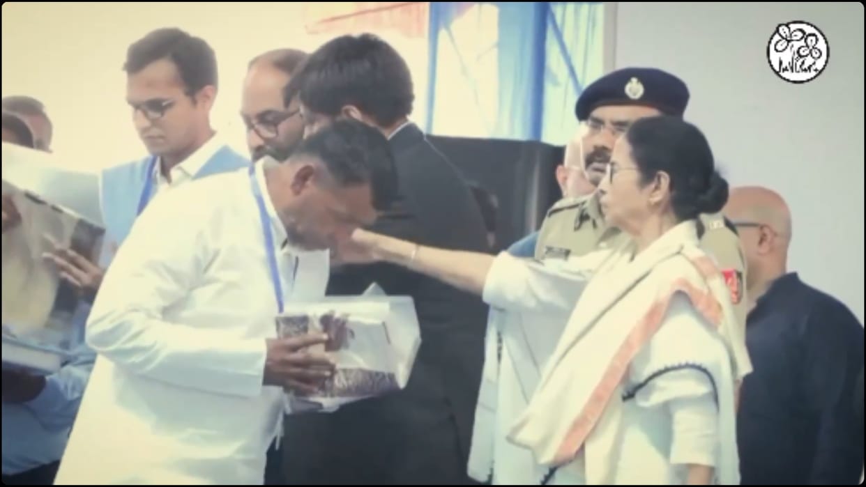 west bengal Mamata 10 thousand help to over 90 fishermen rescued from Bangladesh