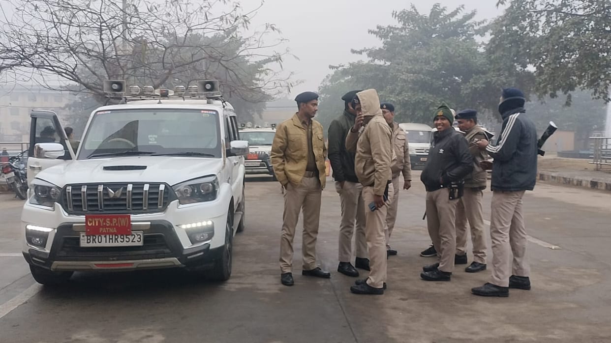 Bihar Police: Encounter between police and criminals in Patna, an sub inspector shot; two accused arrested