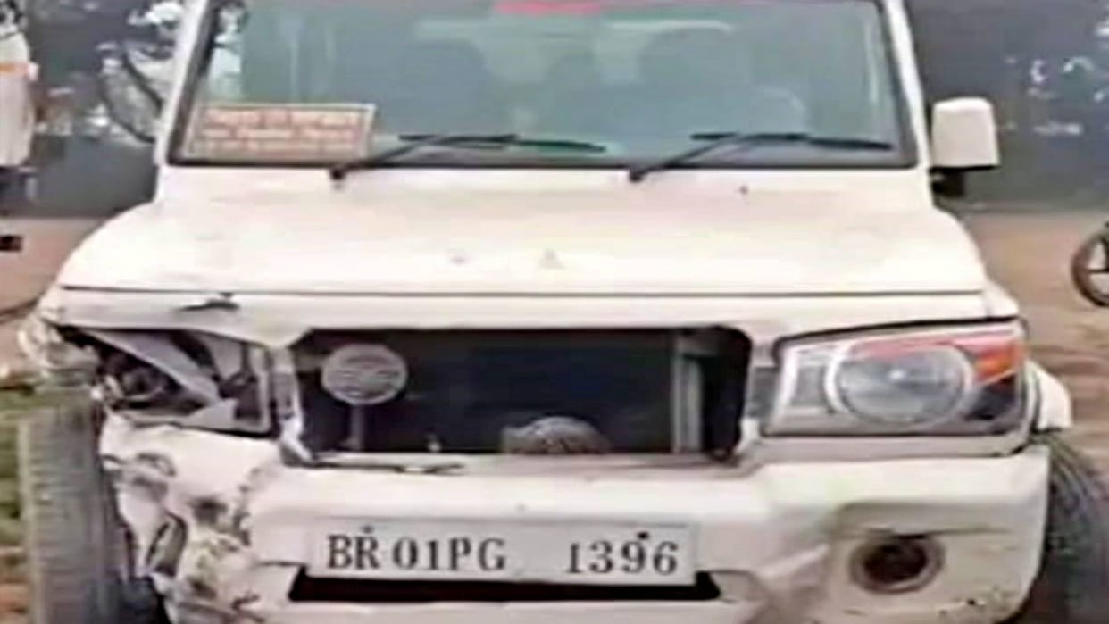 Bihar before arrival CM Nitish Kumar road construction vehicle crushed more than 15 people five broken legs