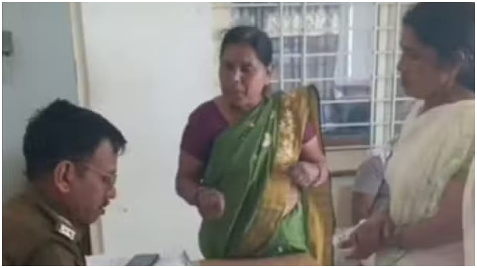 *Fraud 18 grams of gold jewellery taken away from Devrani-Jethani in the name of polishing jewellery..