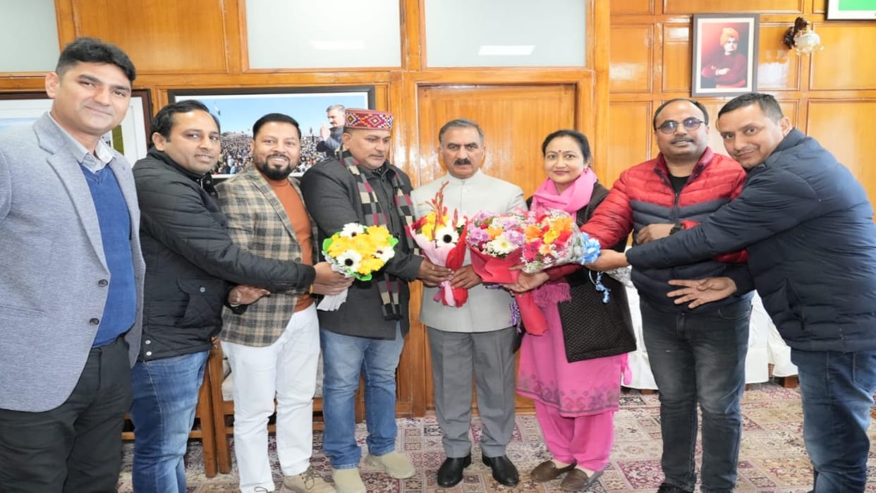 Delegation of Computer Teachers Association met Chief Minister and made him aware of demands