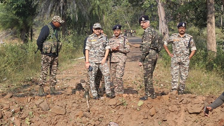 CG News: छत्तीसगढ़ पहुंचे सीआरपीएफ के डीजी, डीजीपी अशोक जुनेजा समेत वरिष्ठ अधिकारियों ने किया घटनास्थल का दौरा