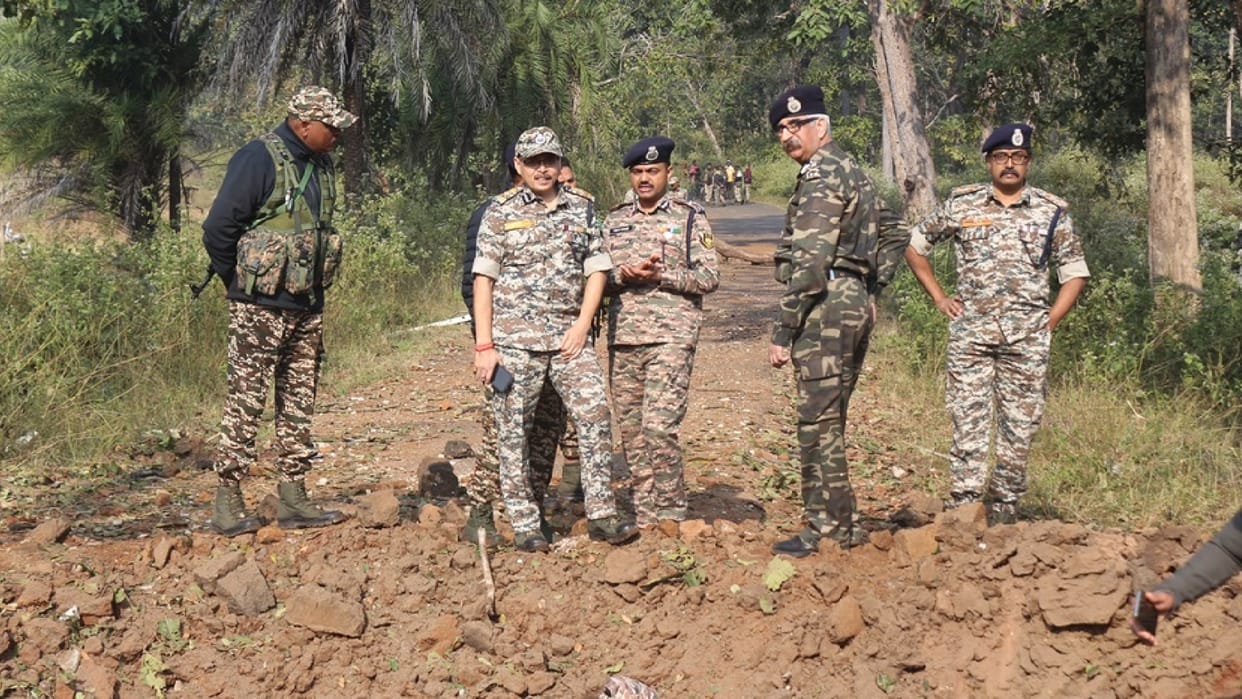 CRPF DG reached Chhattisgarh, DGP Ashok Juneja and other senior officials visited the spot in bijapur