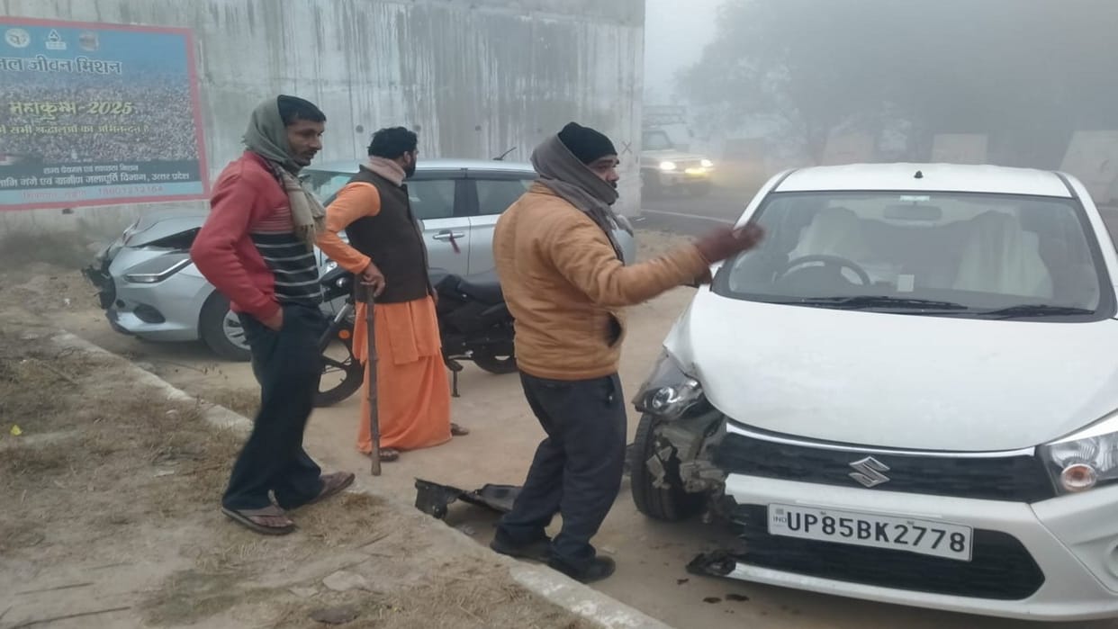 Fog wreaks havoc, nine vehicles collided simultaneously on Prayagraj-Ayodhya highway.
