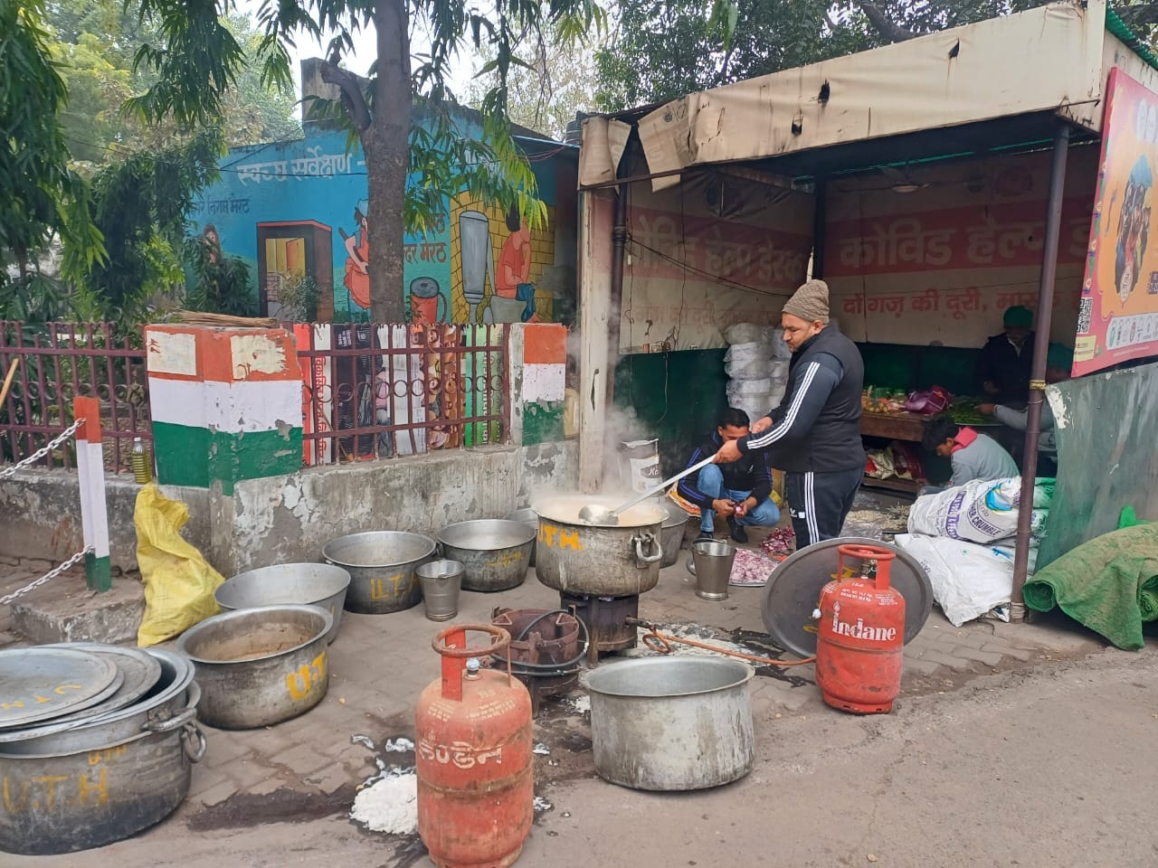 Farmers protest: Dharna continues at the Collectorate, adamant even in the cold regarding these demands