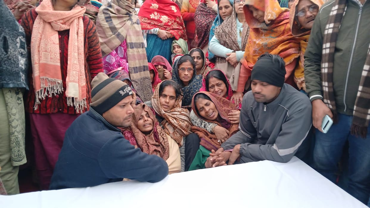 Pawans body reached the village family members were crying inconsolably crowd gathered for the last darshan