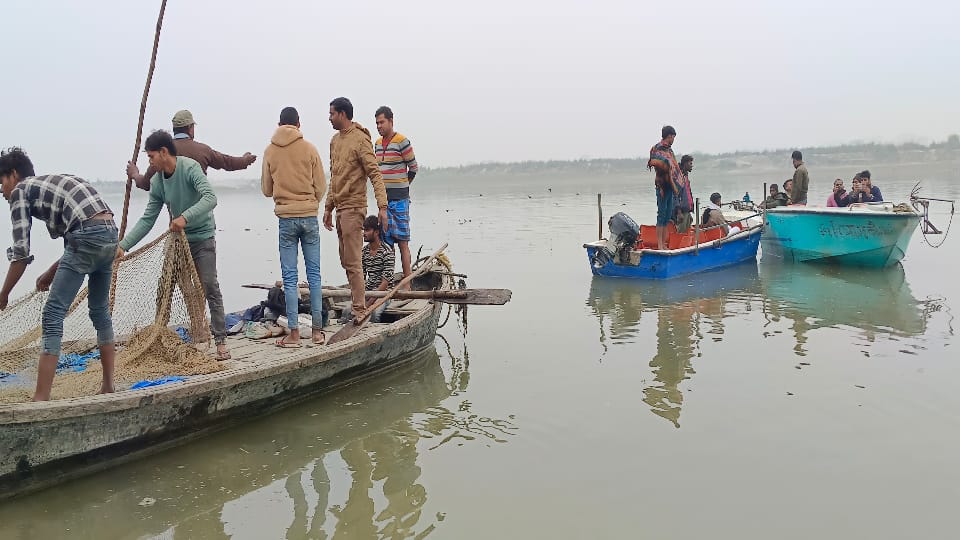 kaushambi Four members of a family drowned Aamir and Firoz became angels for Shikhar and saved his life