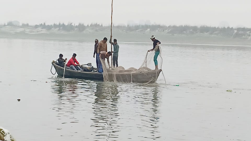 kaushambi Four members of a family drowned Aamir and Firoz became angels for Shikhar and saved his life