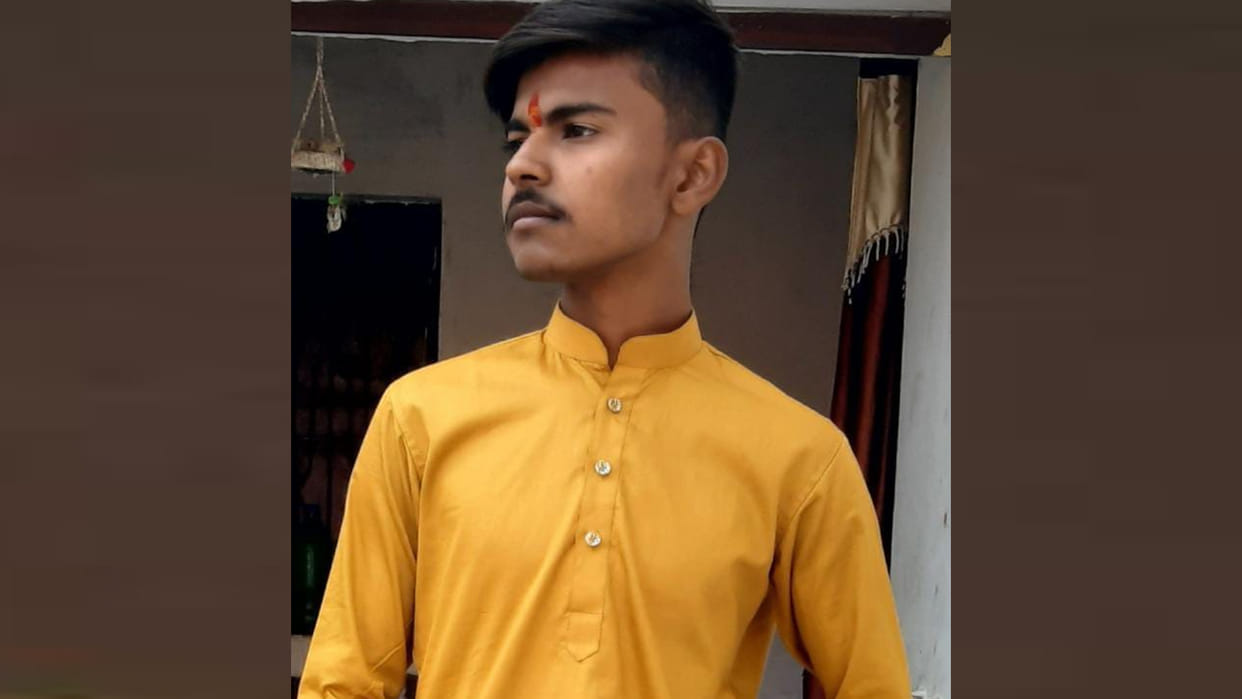 Mahoba: Troubled by friends, an intermediate student committed suicide by hanging himself