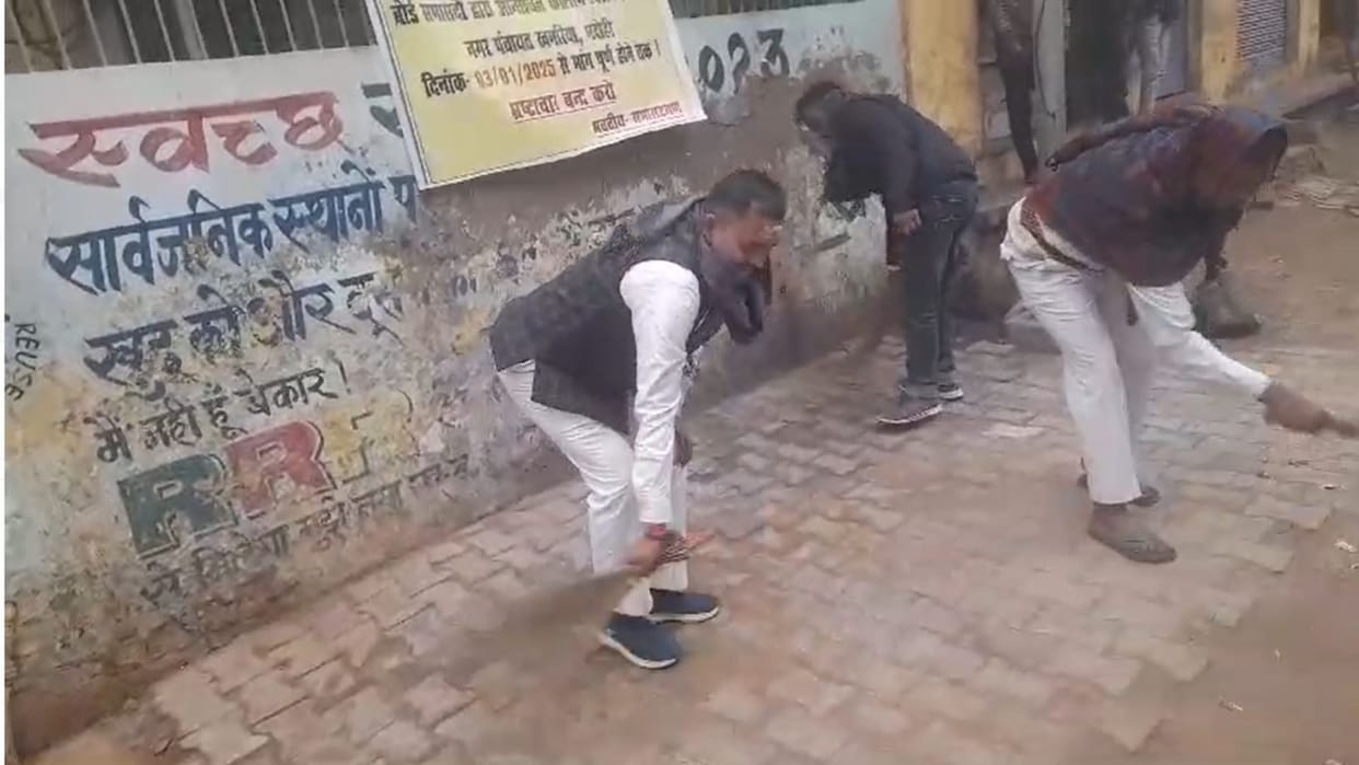 Unique protest over corruption complaint Gandhigiri by council members