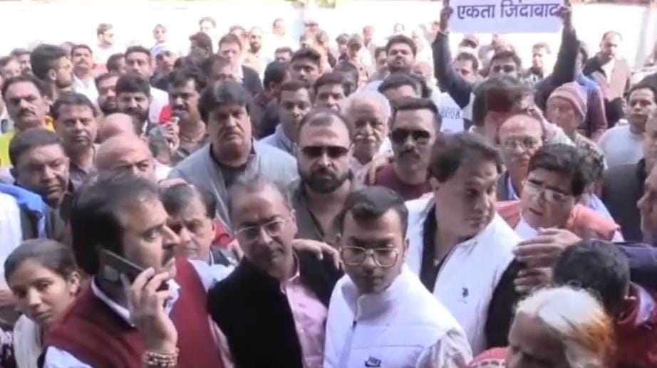 Indore: Now the society also jumped into the dispute between the councilors, Sindhi society reached BJP office