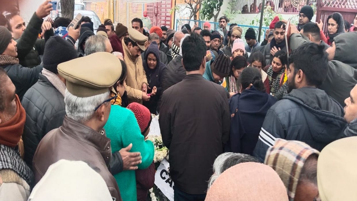 Crowd gathered to bid last farewell to the soldier martyred in helicopter crash, last rites took place at Rasu