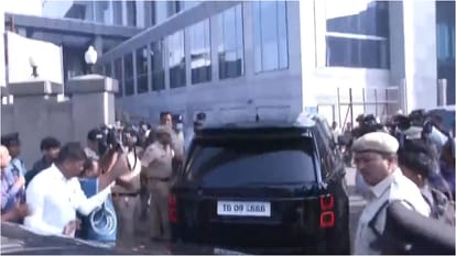 Allu Arjun leaves from KIMS hospital Begumpet after visiting Sri Teja who injured in Sandhya theatre incident