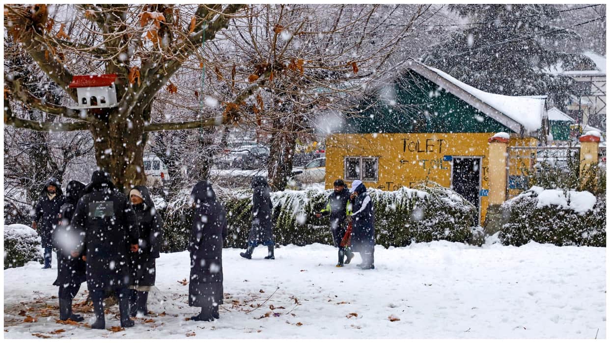 Weather Update: Cold persists after light rain in Delhi, night temperature rises in Kashmir; Know IMD Alert