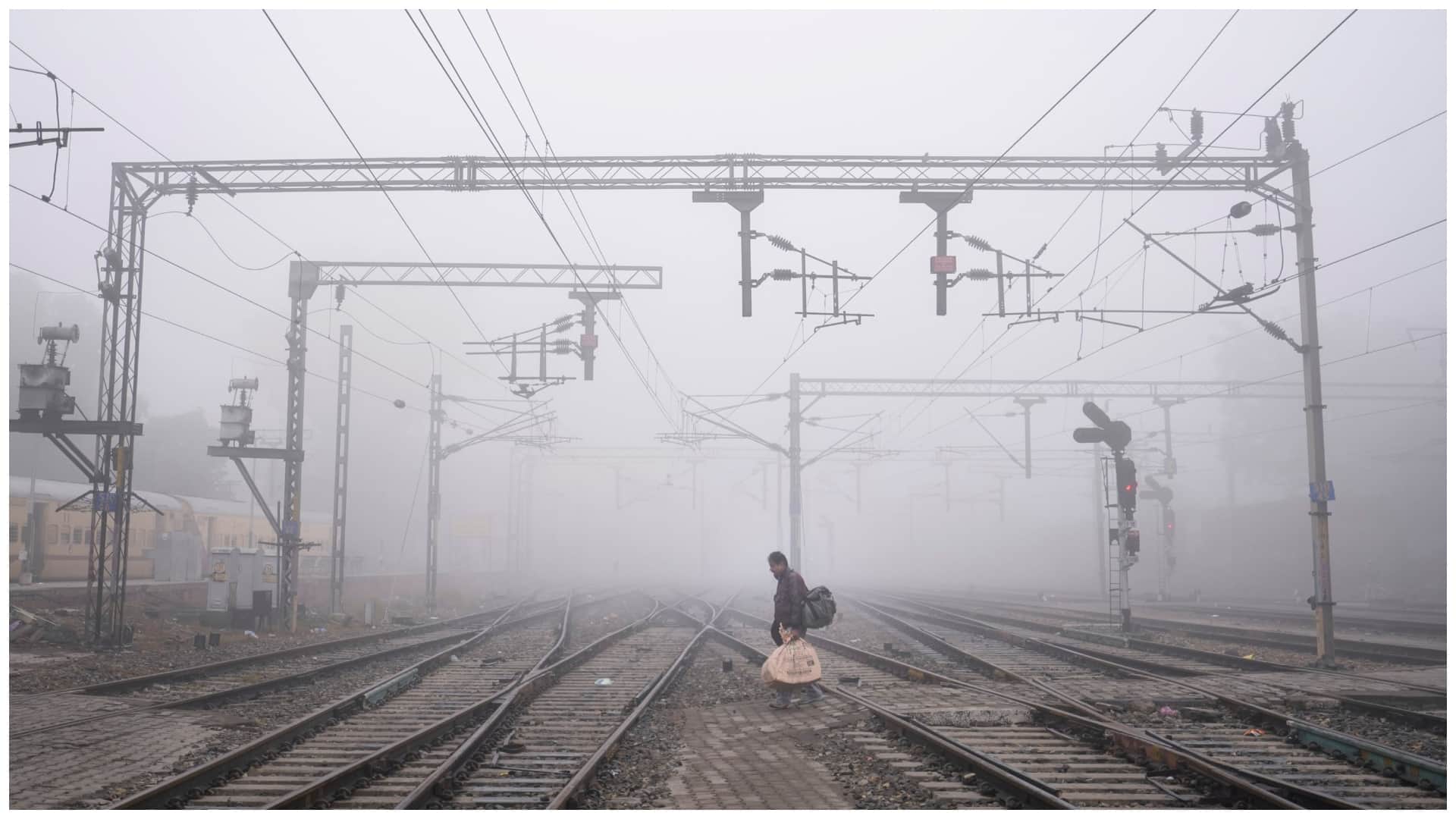 Weather Update: Cold persists after light rain in Delhi, night temperature rises in Kashmir; Know IMD Alert