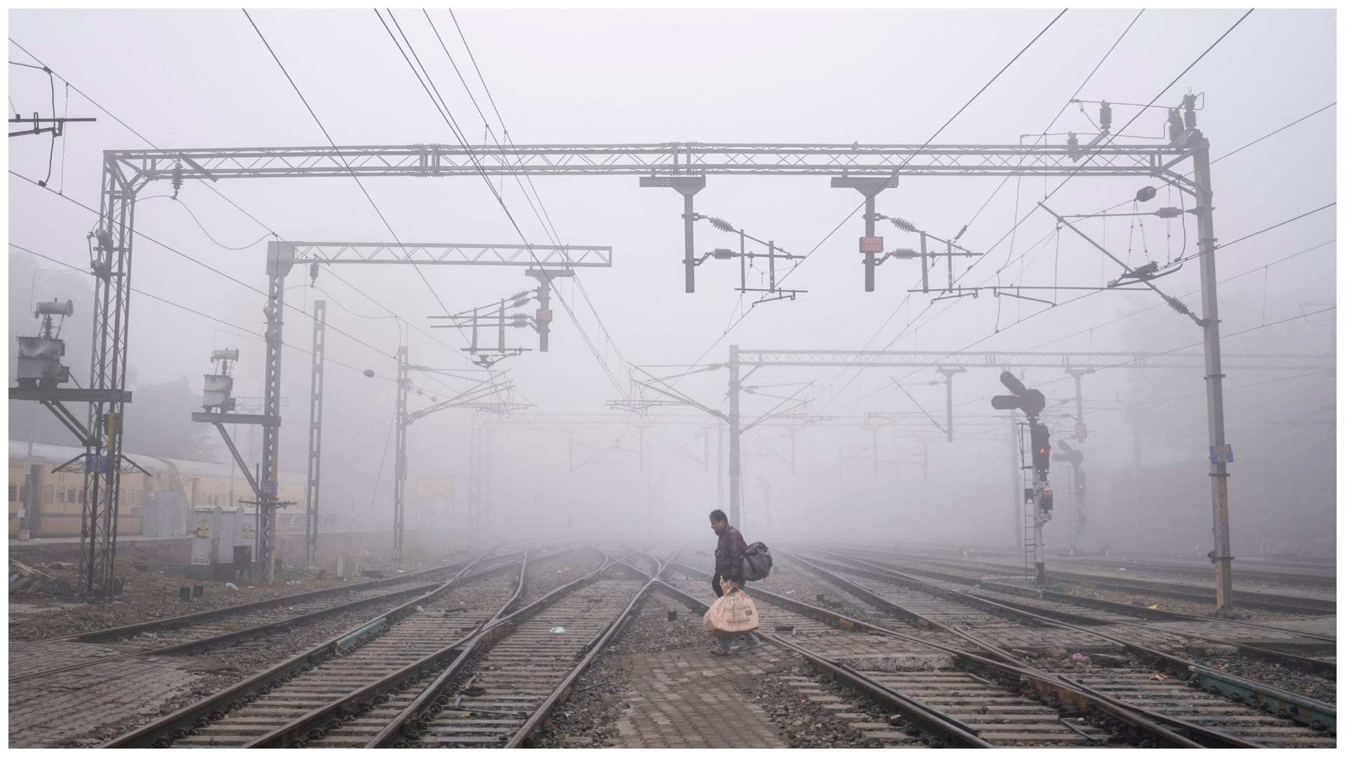 Weather Update: Cold persists after light rain in Delhi, night temperature rises in Kashmir; Know IMD Alert