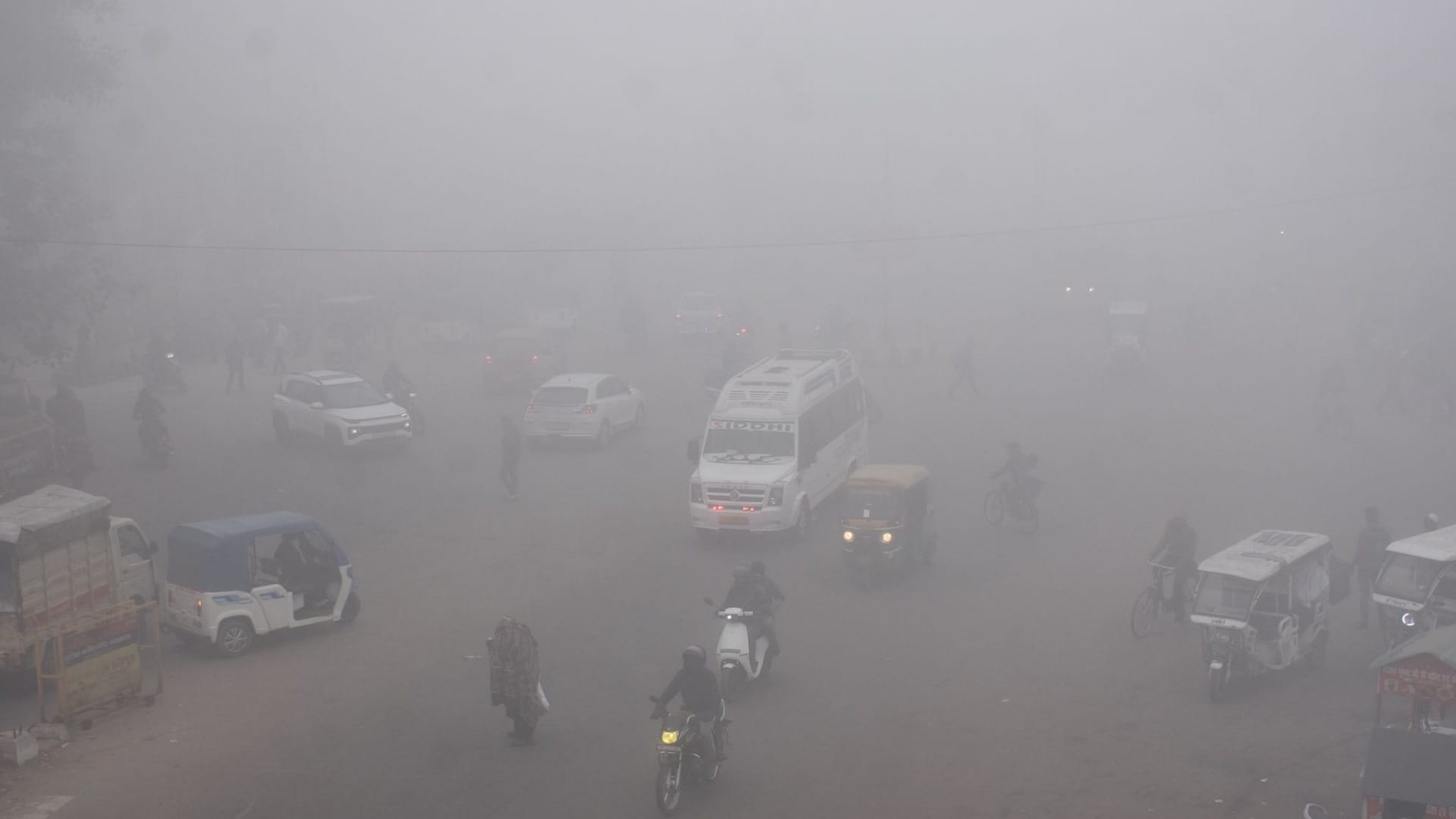UP Weather Update: Cold Wave and Dense Fog to Persist Orange Alert Issued for Several Districts