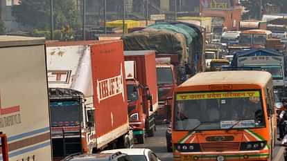 Defence Minister's convoy passed through highway vehicles were stopped traffic crawled for three hours