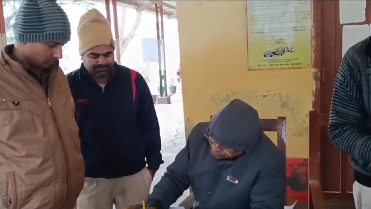 Buxar News: Clash between excise department police and bike riders near Dewal bridge several policemen injured