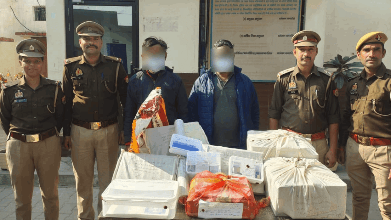 Etmadpur police arrested two counterfeit note makers from Nagla Lale village