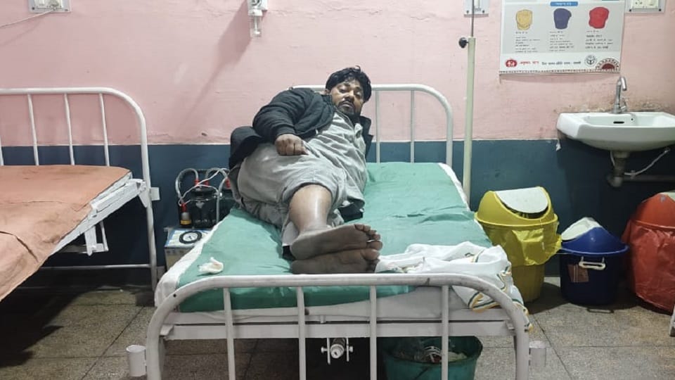Shamli: As soon as a bullet was fired, Faizan said - Don't kill now sir... Three cattle thieves surrendered
