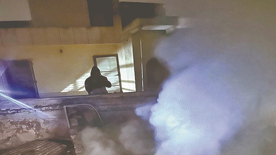 Huge explosion due to fire in gas cylinder, cracks in houses