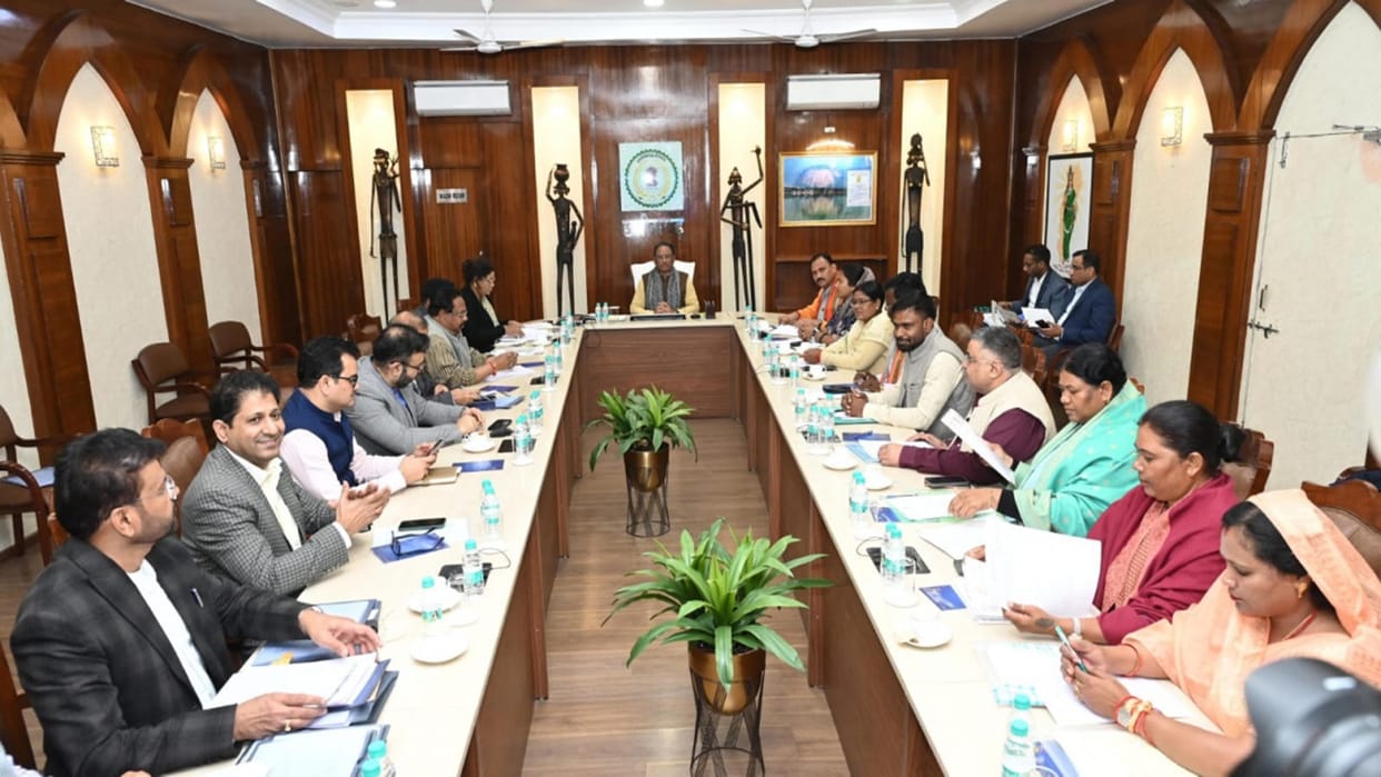 CM vishnudev Sai held a big meeting with MPs and MLAs of Surguja division  in chhattisgarh