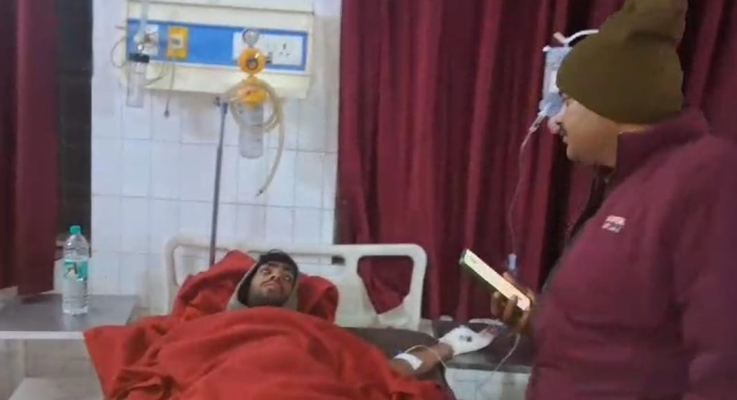 A bully shot a young man due to old enmity referred to Jhansi ipolice said matter is suspicious