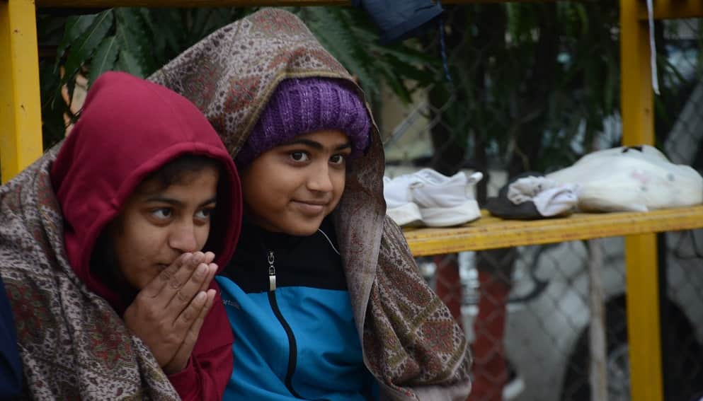 Kanpur Weather Double whammy of fog and frost mercury drops to 4.6 degrees Zero visibility on the highway