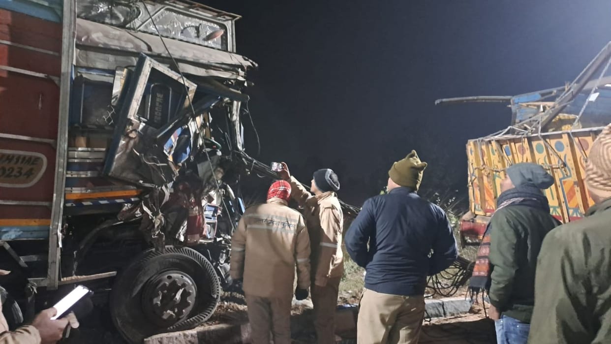 Driver injured in collision between two trucks in Mau