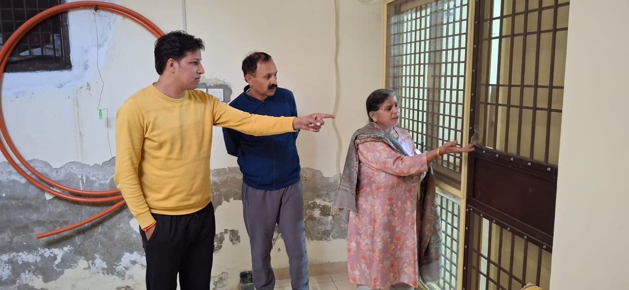 Meerut: Thieves entered the house by uprooting the net through the roof, stole Rs 13 lakh