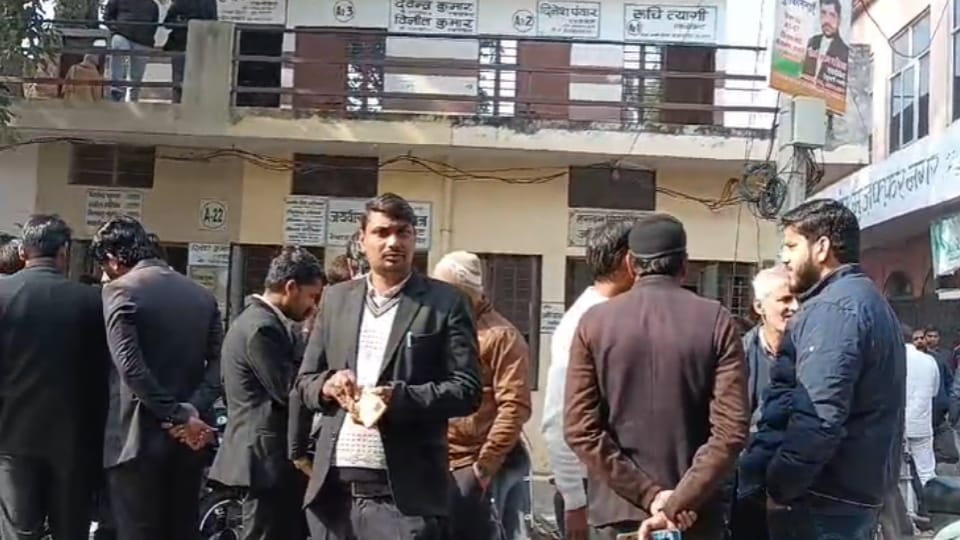 Muzaffarnagar: Counting of votes for the executive election of the District Bar Association continues