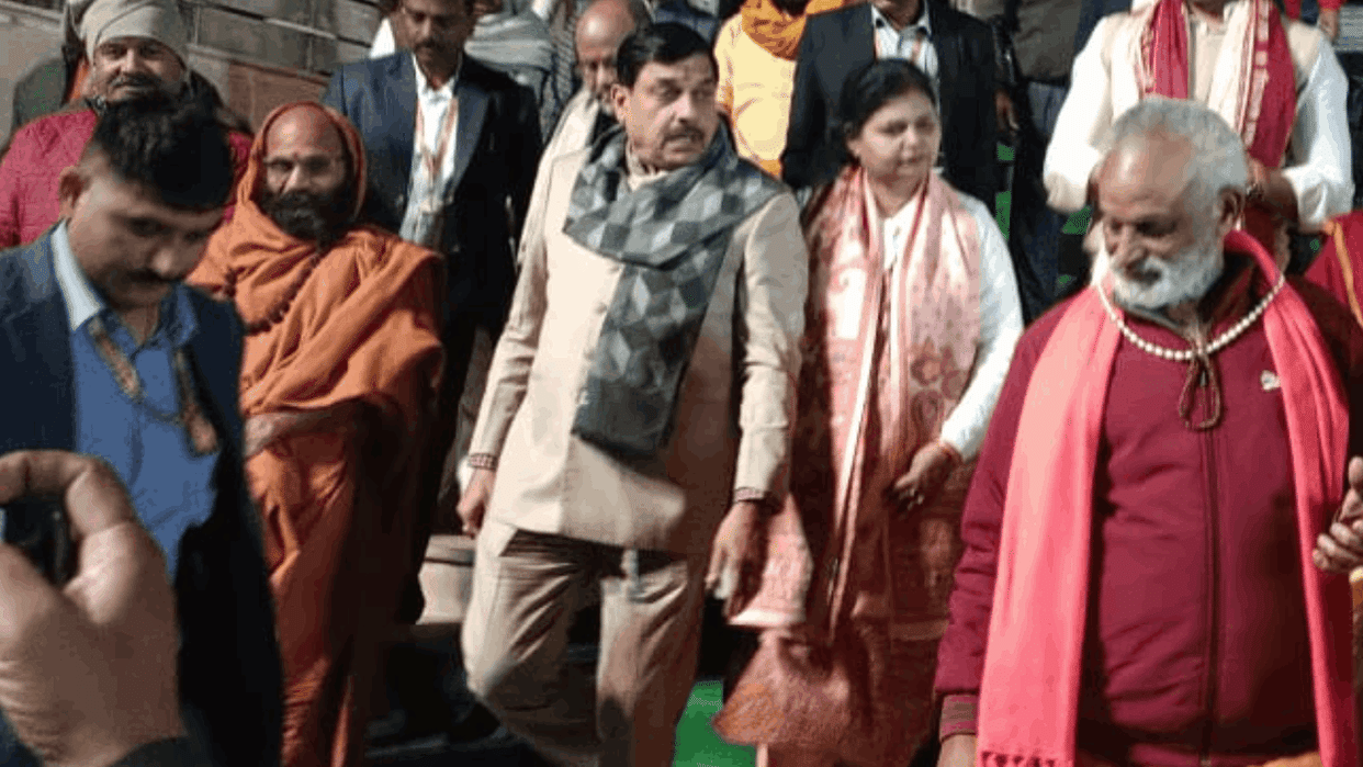 MP CM Mohan Yadav reached Gokul Mahavan and visited Thakur Raman Bihari