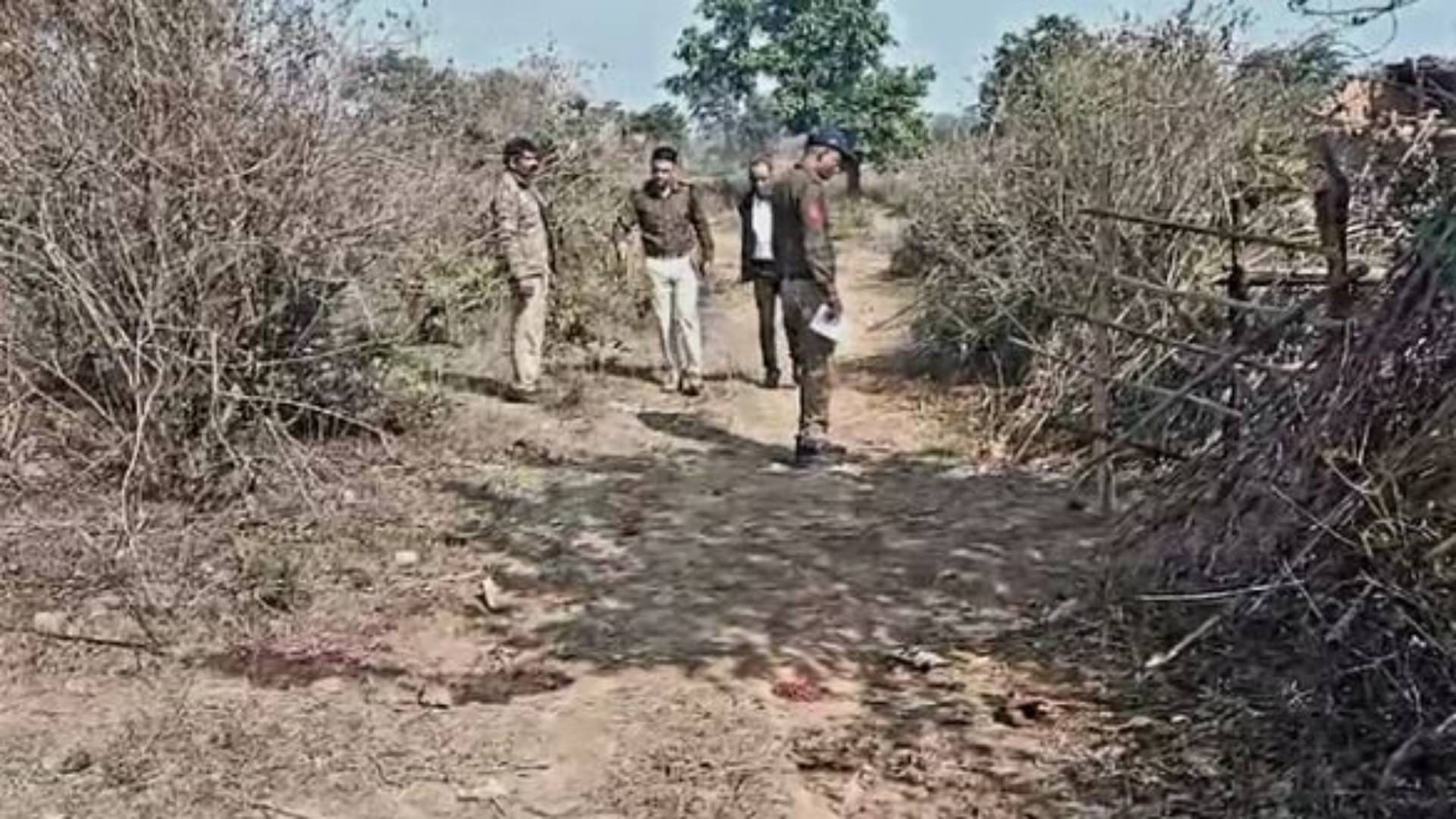 घटना स्थल पर मौजूद पुलिस