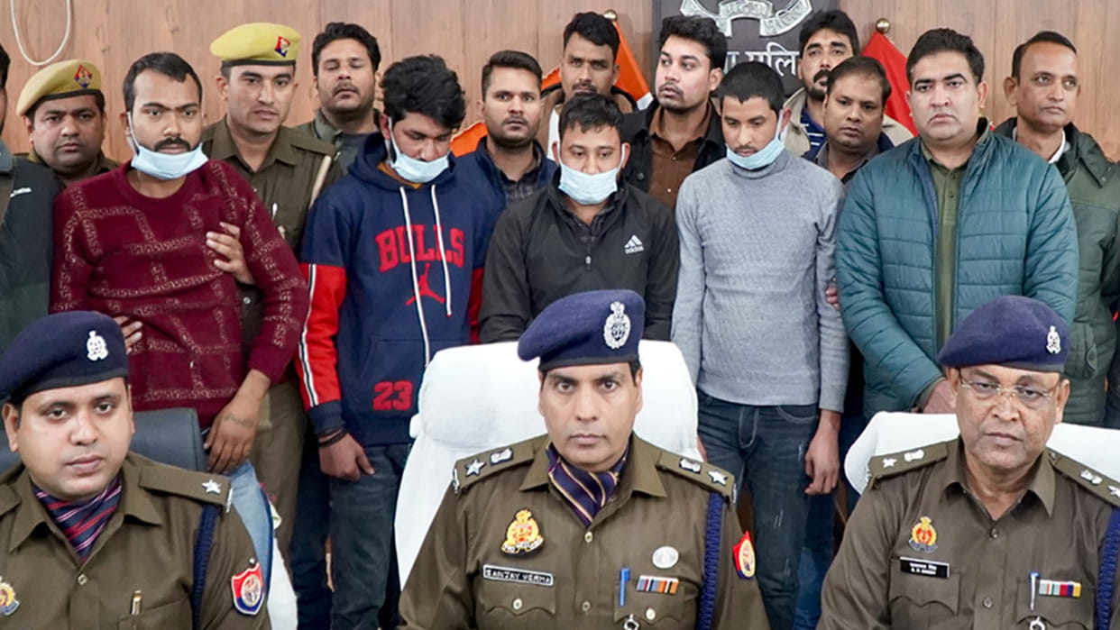 Those who looted MR and manager arrested in encounter, three accused shot