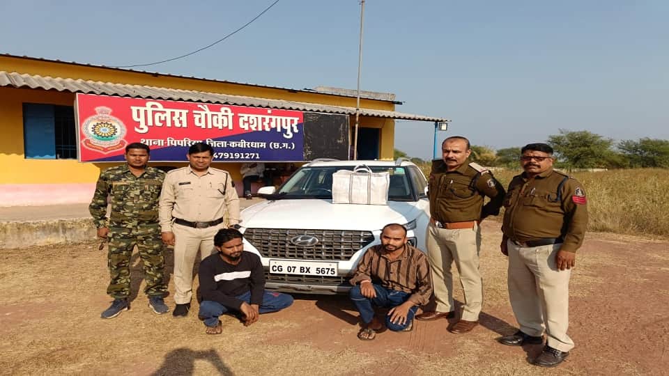पुलिस की गिरफ्त में आरोपी