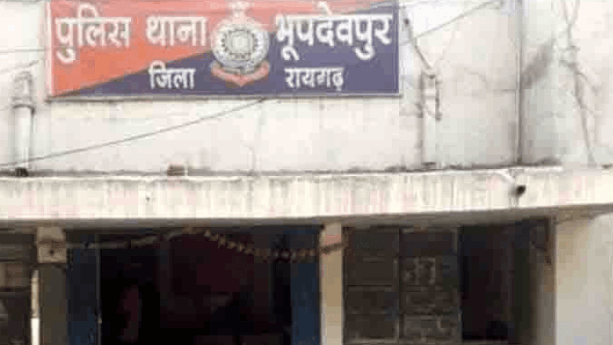 trailer driver was beaten up in Raigarh