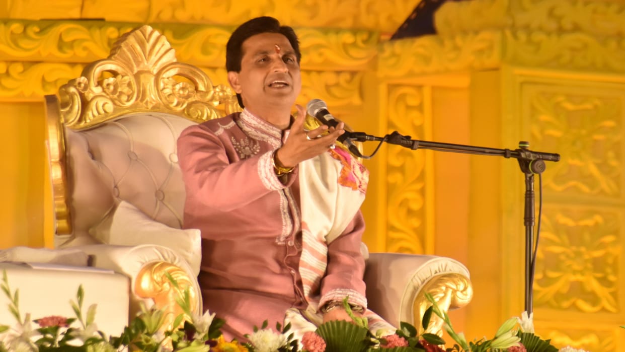 Kumar Vishwas narrated Ramkatha, said- keep desires under control... otherwise hobbies turn into crimes.