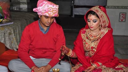 Husband of Shrinagar girl says Deeh Police is not helping me.