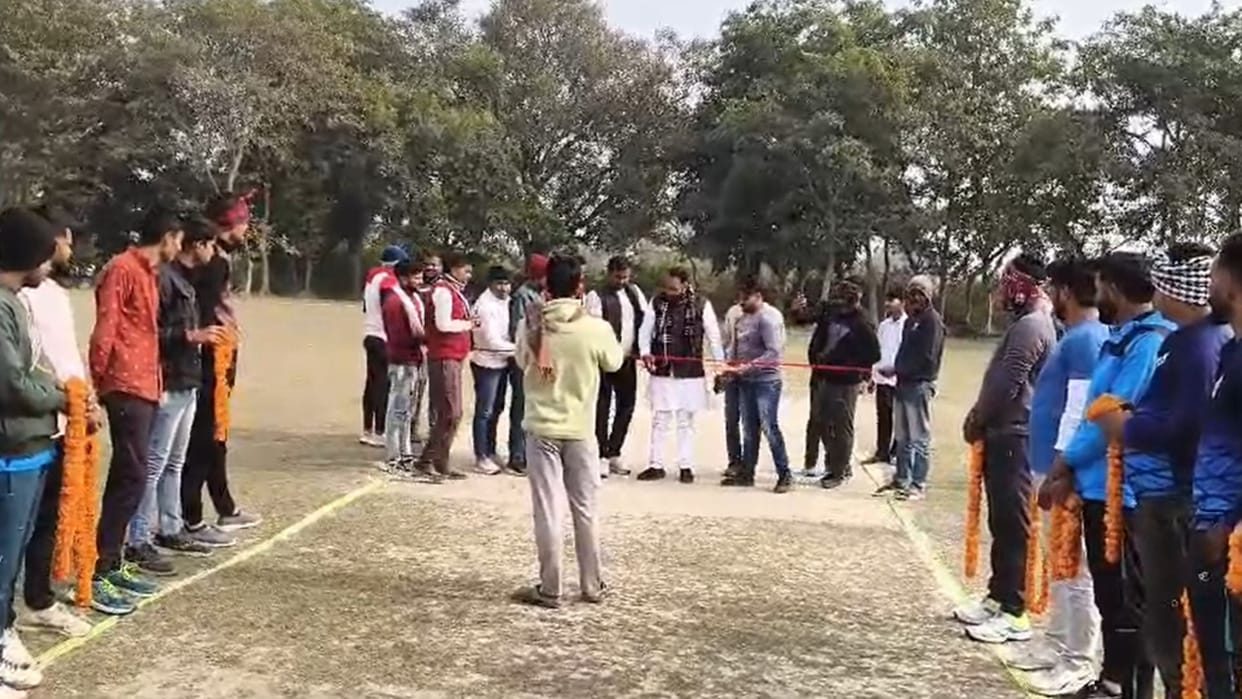 Third day of district level cricket competition Harsh Yadav became man of the match
