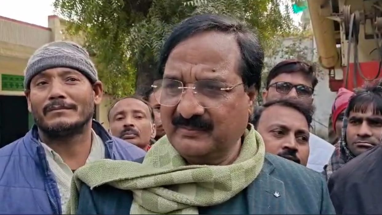 MP Rambhuval Nishad comments on Menka Gandhi.