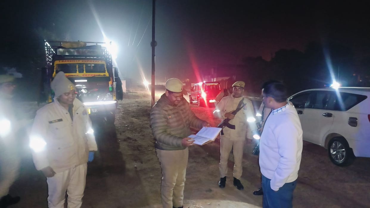 SP Ilamaran ji came out on the road in the dark night did a surprise inspection of the police station