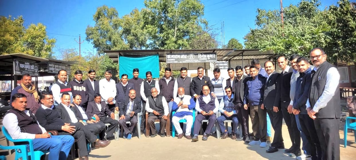The protest of Kekri lawyers against the removal of the district status continued for the sixth day
