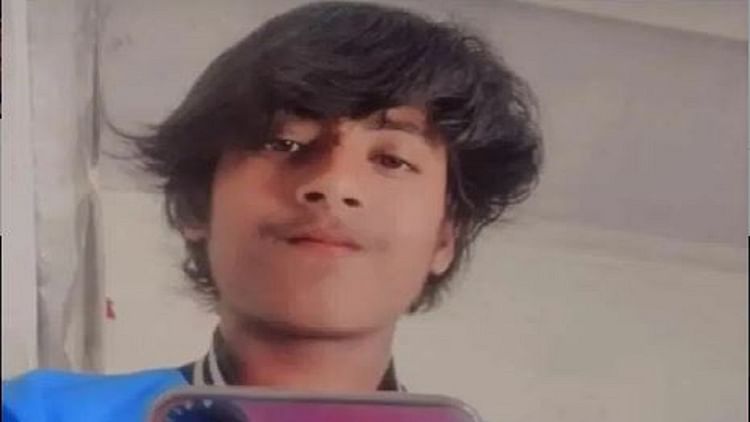 UP: इतनी छोटी सी उम्र में हार्टअटैक...खेलते-खेलते चली गई 17 वर्षीय किशोर की जान, डॉक्टर ने बताई मौत की ये वजह