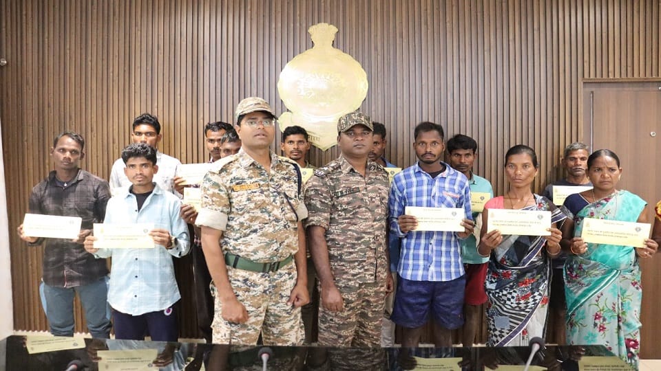 Disillusioned with Naxalism 13 Naxalites including Uday and Sudarshan gunmen worth Rs 13 lakh surrendered in B