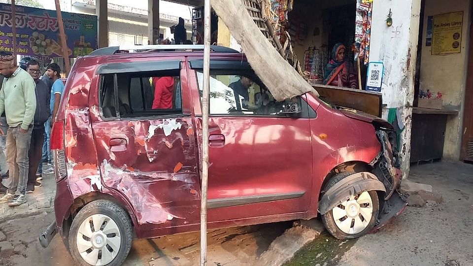 Uncontrollable car collides with bike-tempo and enters shop