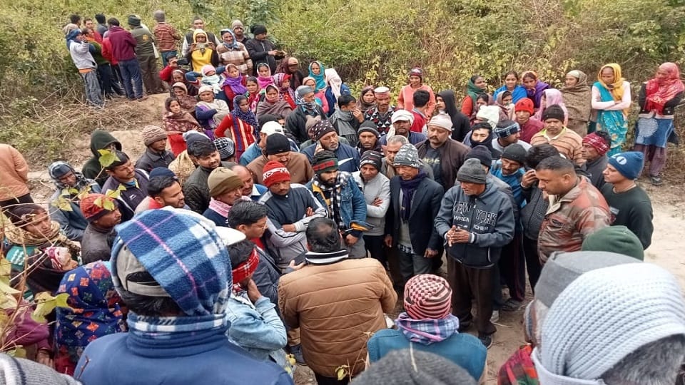 Villagers angry over woman death in tiger attack beat up forest guardin ramnagar